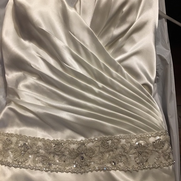🌺SOLD🌺 NWT Halter Galina Ivory Wedding Dress - Picture 3 of 7
